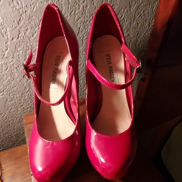 Sexy red Jessica Simpson stilettos/pumps - Picture 3 of 4